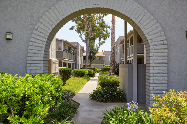 143 Pacific Pointe South Apartments in Tustin, CA - Building Photo - Building Photo