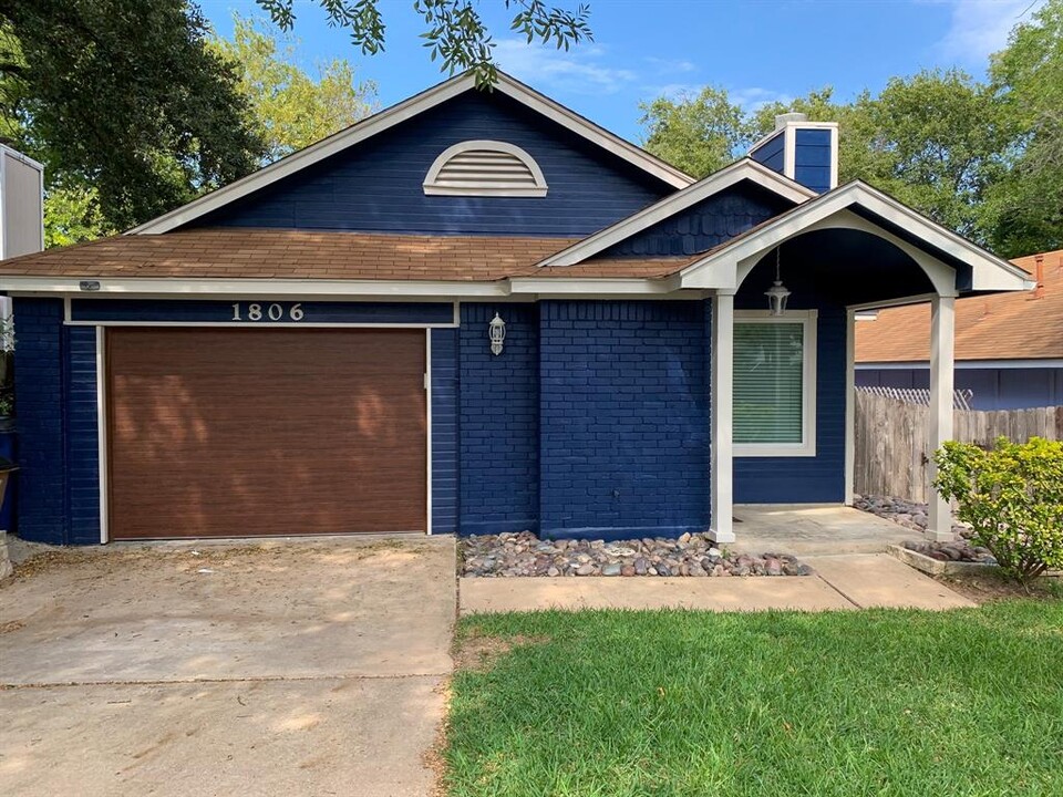 1806 Rainy Meadows Dr in Austin, TX - Building Photo