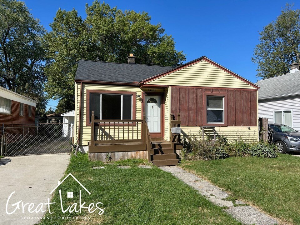 24537 Dale Ave in Eastpointe, MI - Building Photo