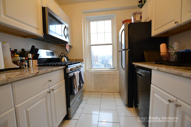 2003 Commonwealth Ave, Unit 10