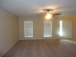 11019 Palomino Bnd in San Antonio, TX - Building Photo - Building Photo