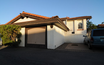 1630 S Maple St in Escondido, CA - Foto de edificio - Building Photo