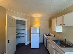 2120 Cherry St, Unit Apt 2N in Erie, PA - Building Photo - Building Photo