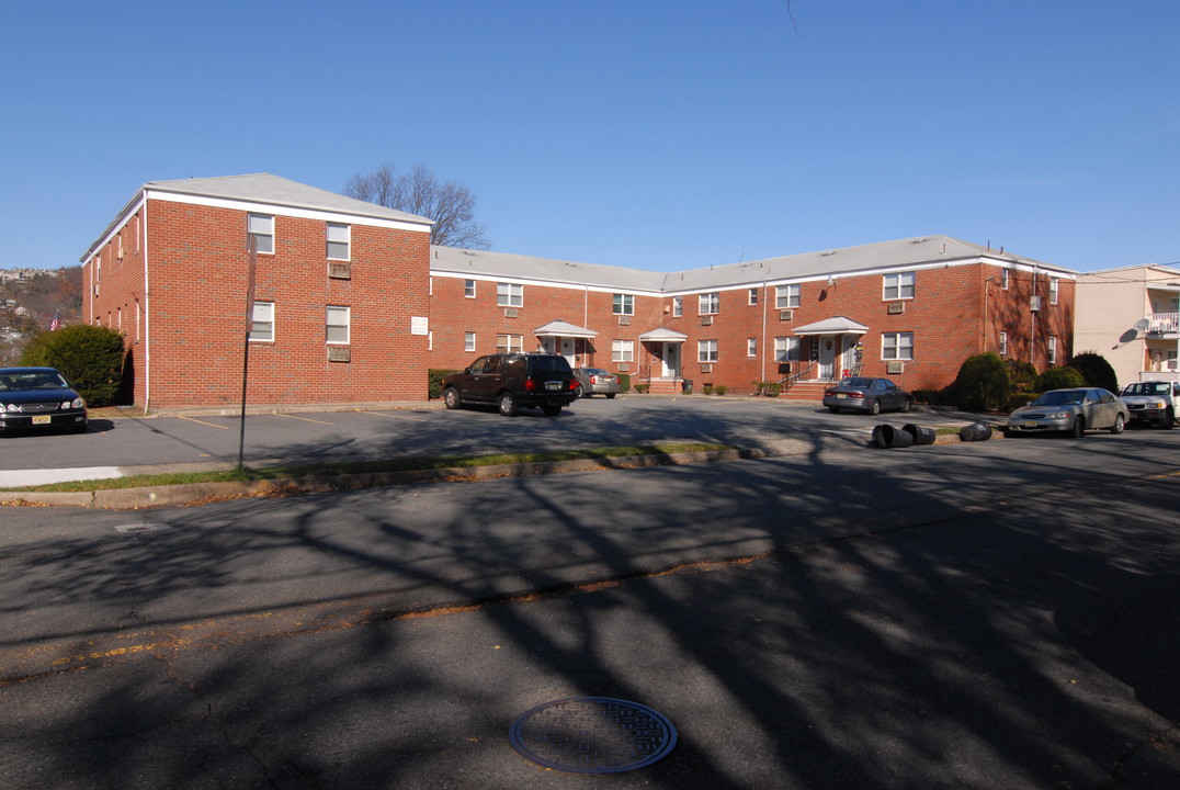 201 Crosby Ave in Paterson, NJ - Building Photo