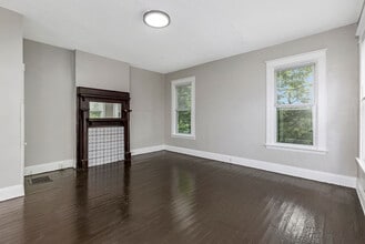 2018 Burnet Ave, Unit 2 in Cincinnati, OH - Building Photo - Building Photo