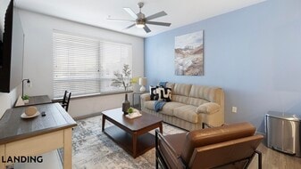 1001 S Center St in Arlington, TX - Building Photo