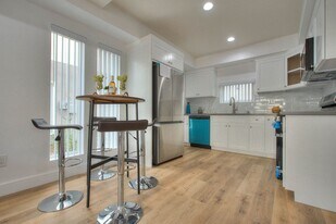 11732 Hamlin St in Los Angeles, CA - Building Photo