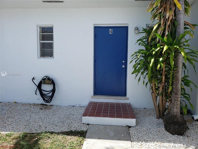 600 SW 10th St-Unit -4 in Miami, FL - Building Photo - Building Photo