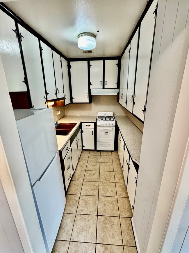 116 W Davitt St in Eagle Lake, TX - Building Photo - Building Photo