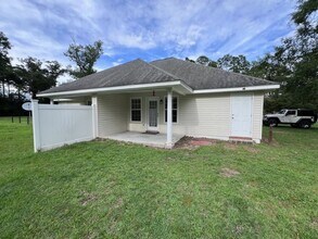 284 Fulton Harvey Rd in Crawfordville, FL - Foto de edificio - Building Photo