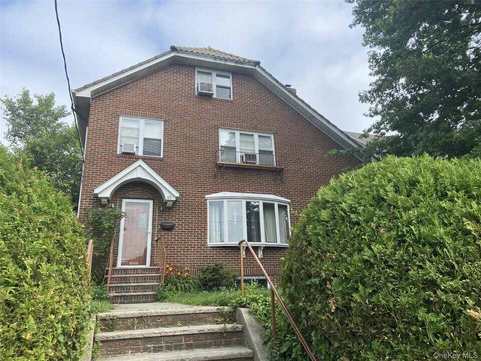 45 Davis Ave in New Rochelle, NY - Building Photo