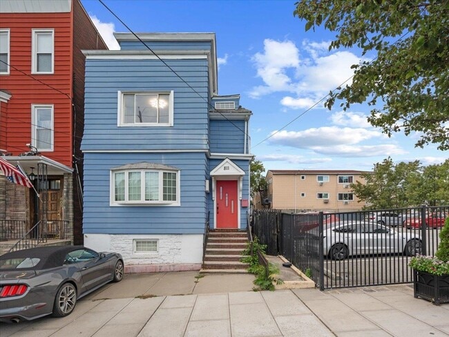 811 Palisade Ave in Union City, NJ - Building Photo - Building Photo