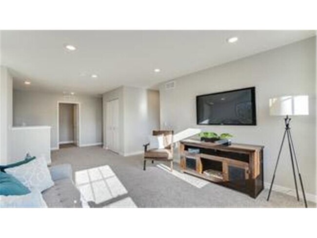 1429 Clover Preserve Ln in Chaska, MN - Foto de edificio - Building Photo