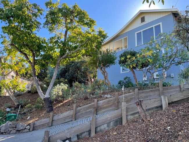 43 Bishop Rd, Unit 2 in Crockett, CA - Building Photo - Building Photo