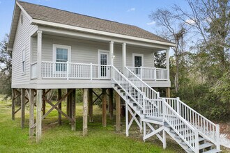 343 Henderson Ave in Pass Christian, MS - Building Photo - Building Photo