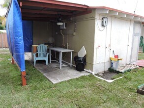 525 E 24th St in Hialeah, FL - Foto de edificio - Building Photo