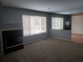 5375 Pine Needle Dr in Grand Blanc, MI - Foto de edificio - Building Photo