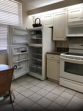 3520 Whitehall Dr-Unit -406 in West Palm Beach, FL - Building Photo - Building Photo