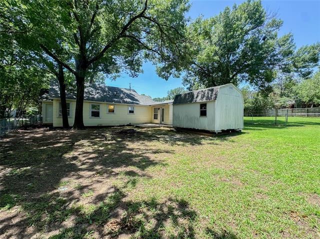 property at 1916 Houston Pl