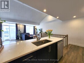 380 Rolling Meadow Crescent in Ottawa, ON - Building Photo - Building Photo