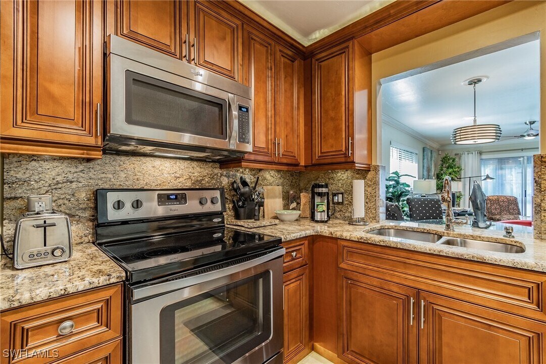 1519 Cape Coral Pkwy W in Cape Coral, FL - Building Photo