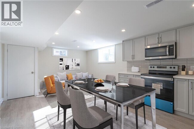 749 Upper Ottawa St in Hamilton, ON - Building Photo - Building Photo