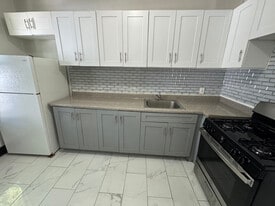 45 Treacy Ave in Newark, NJ - Building Photo