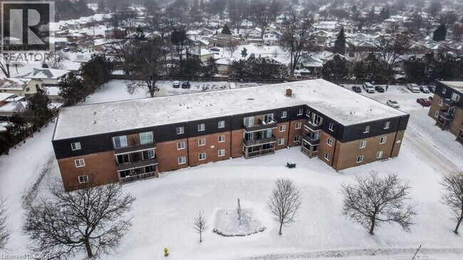 370 Admiral Dr in London, ON - Building Photo - Building Photo