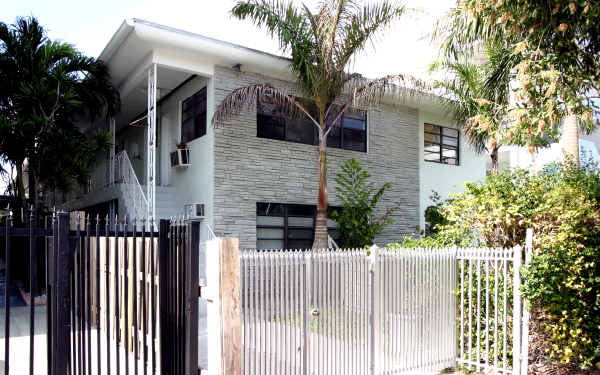 1242 Alton Rd in Miami Beach, FL - Building Photo