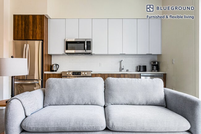 760 Serrano Ave in Los Angeles, CA - Building Photo - Building Photo