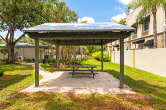 Bay Colony Apartments in Tampa, FL - Foto de edificio - Building Photo