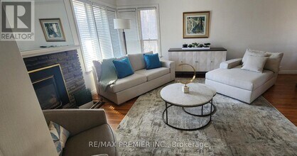 11 Northolt Ct in Toronto, ON - Building Photo - Building Photo