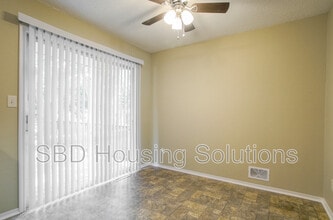 107 SE Brentwood Dr in Lee's Summit, MO - Building Photo - Building Photo