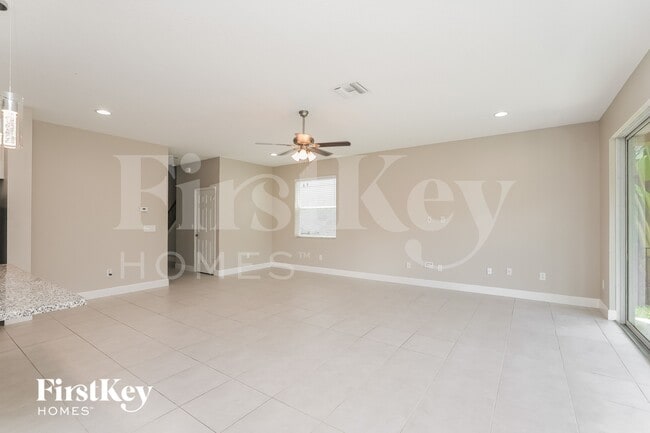 7512 Lantern Park Ave, Unit 41A in Apollo Beach, FL - Foto de edificio - Building Photo