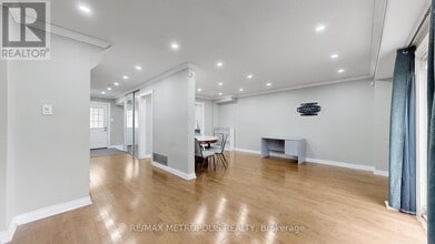 61 Horseshoe Crescent in Toronto, ON - Building Photo - Building Photo