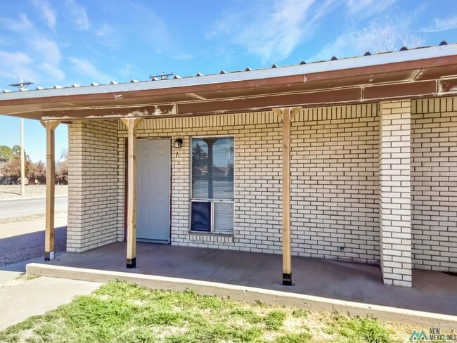 property at 1515 1 W 18th St