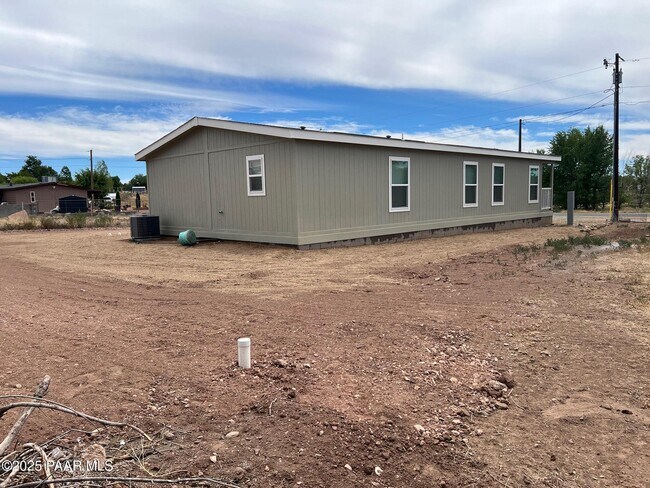 25317 N Lakeside Dr in Paulden, AZ - Building Photo - Building Photo