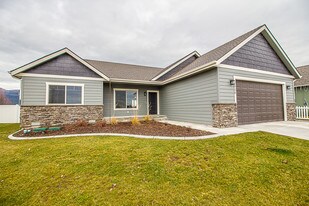 15176 N Pristine Cir in Rathdrum, ID - Building Photo