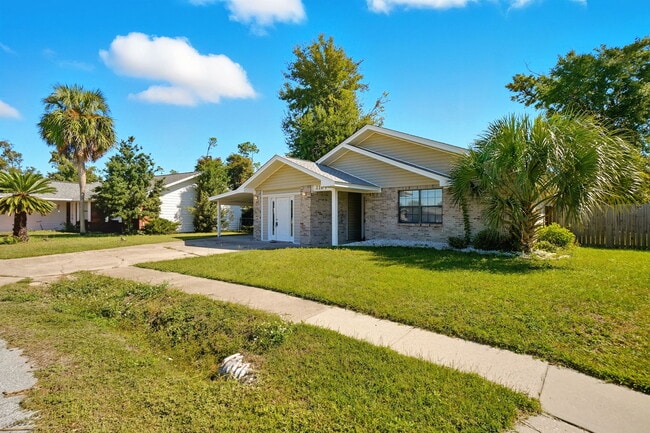 2107 Geralo Ln in Lynn Haven, FL - Building Photo - Building Photo