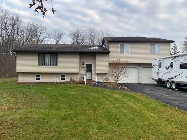 6105 Dacola Shores Rd, Unit Front main unit of two fa