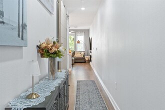 1900 Barton Springs Rd in Austin, TX - Building Photo - Building Photo