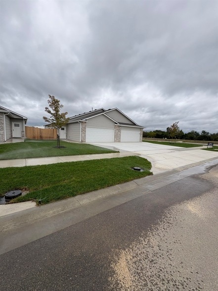 12954 E Blake St in Wichita, KS - Building Photo - Building Photo