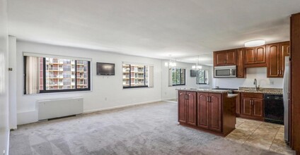 1200 S Arlington Ridge Rd, Unit 406 in Arlington, VA - Building Photo - Building Photo