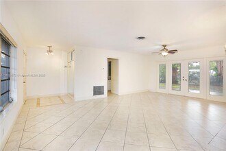 6200 SW 63rd Ave in South Miami, FL - Building Photo - Building Photo