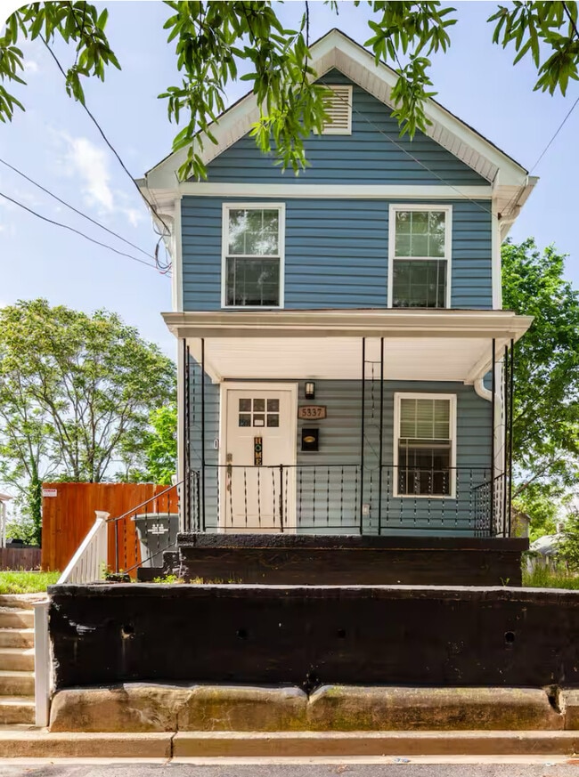 property at 5337 Hayes St NE