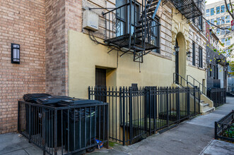 78 S 1st St in Brooklyn, NY - Foto de edificio - Building Photo