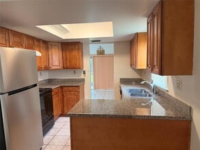 22 Laredo Pl in Davie, FL - Building Photo - Building Photo