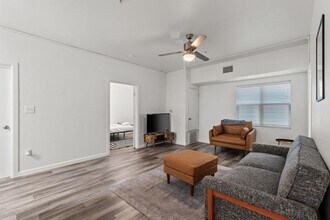 911 W 22nd St in Austin, TX - Foto de edificio - Building Photo