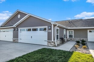 Redwood Bennington in Bennington, NE - Building Photo