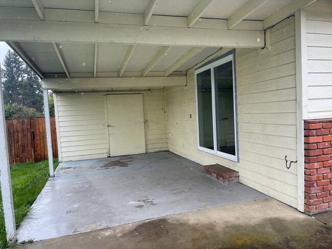 357 NE Terrace Ln in Sutherlin, OR - Building Photo - Building Photo